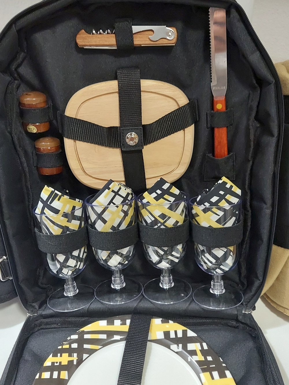 Picnic At Ascot 4 Person Equipped Picnic Backpack With Blanket - London Plaid - Picture 3 of 14